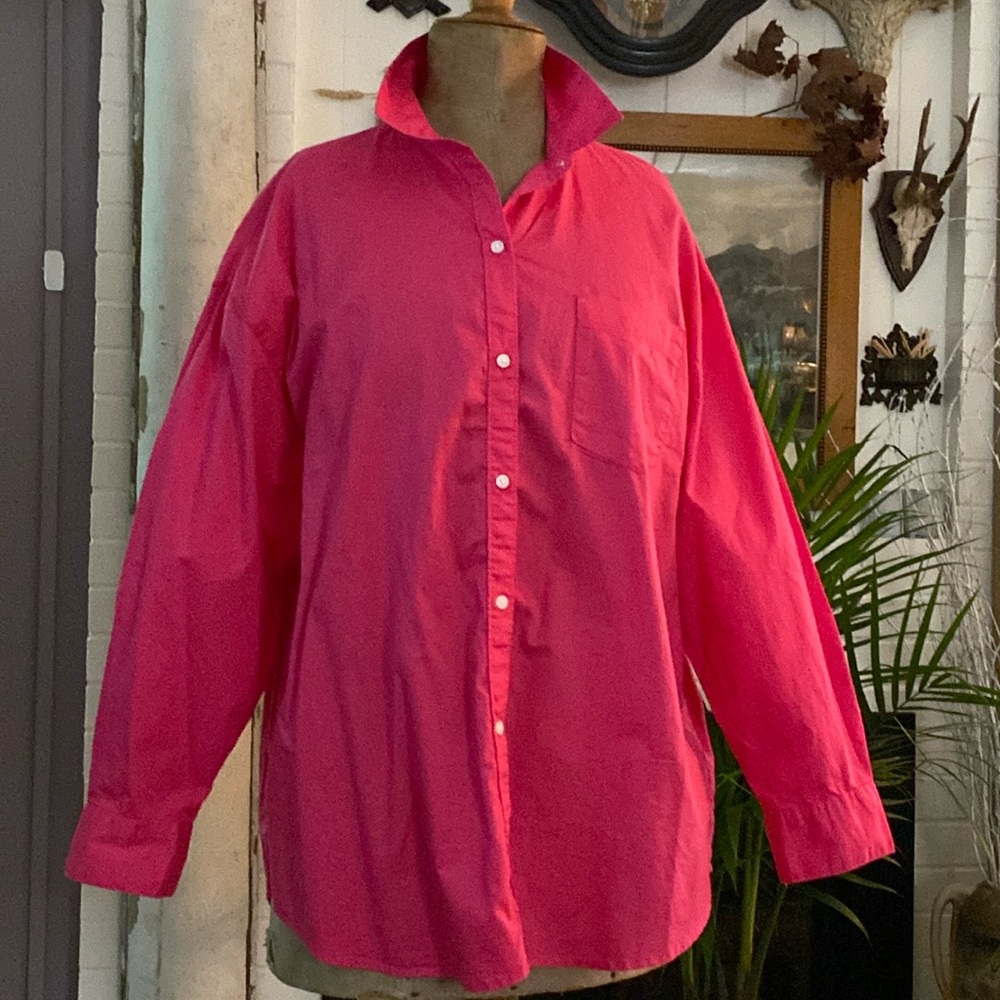 Old Navy brand new with tags boyfriend shirt. Hot pink. Medium.